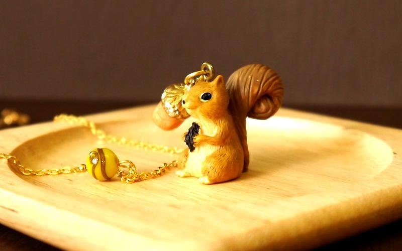 Light you up forest squirrel and acorn necklace - Necklaces - Other Metals Gold