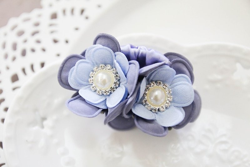 Flowers flowers small shark clip - Hair Accessories - Other Materials Blue