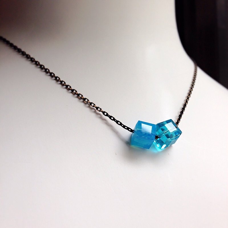 "KeepitPetite" double blue ice cube minimalist · King black necklace (40cm / 16 inches) - Necklaces - Other Metals Blue