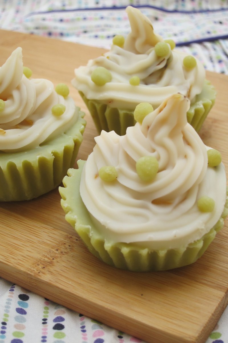 Explosion child - Avocado Cupcakes soap (soap) - น้ำหอม - วัสดุอื่นๆ สีแดง