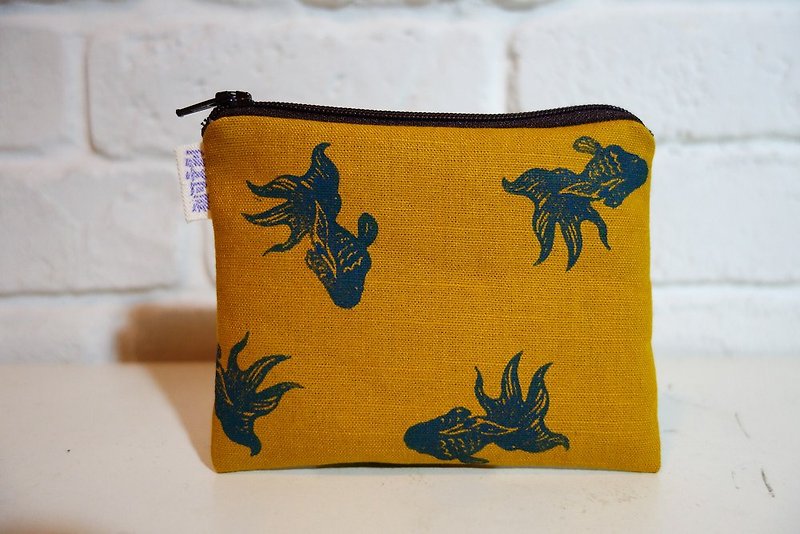 Animal Series goldfish _ yo purse (mustard yellow section) - กระเป๋าใส่เหรียญ - วัสดุอื่นๆ หลากหลายสี
