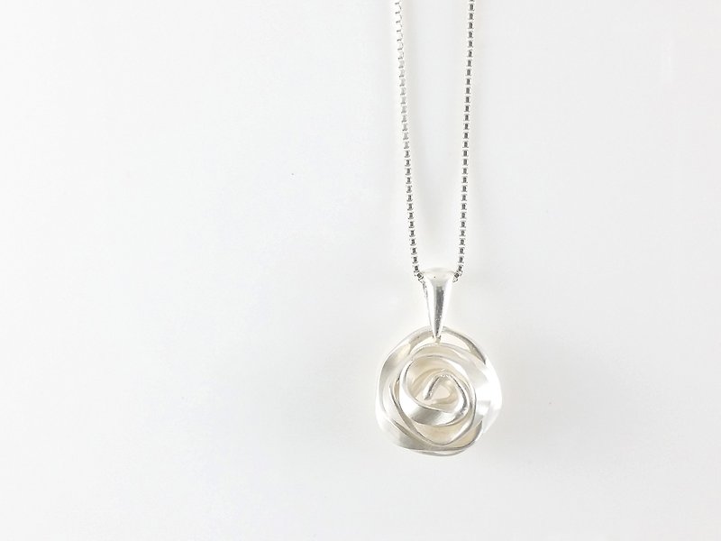 Forging collection Forging collection sterling silver pendant FGP001 Taiwanese designer handmade silver jewelry silver rose - Necklaces - Sterling Silver White