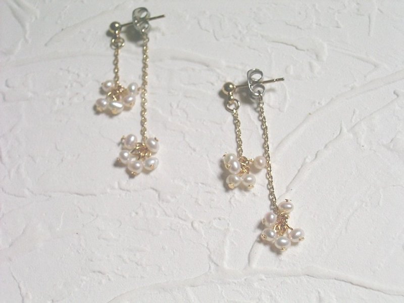 The front and back buckles are dangling and swaying. Various ways to wear natural pearl earrings - ต่างหู - วัสดุอื่นๆ สีทอง