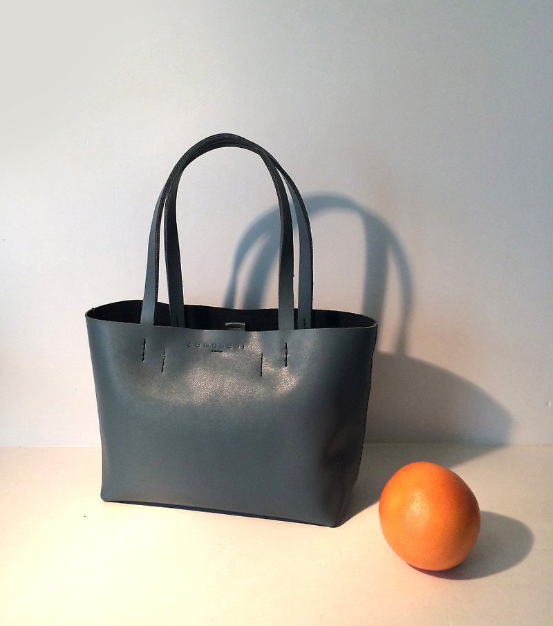 Zemoneni leather tote bag grey color in S size - กระเป๋าถือ - หนังแท้ สีเทา