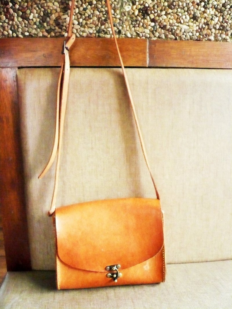 原皮肩背包 - Messenger Bags & Sling Bags - Genuine Leather Khaki