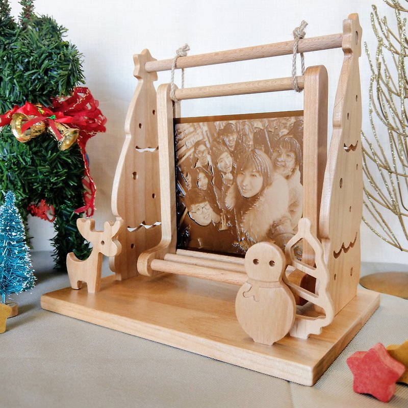 【聖誕禮物】聖誕鞦韆相框 / 客製化 雕刻照片 - 畫框/相架  - 木頭 咖啡色