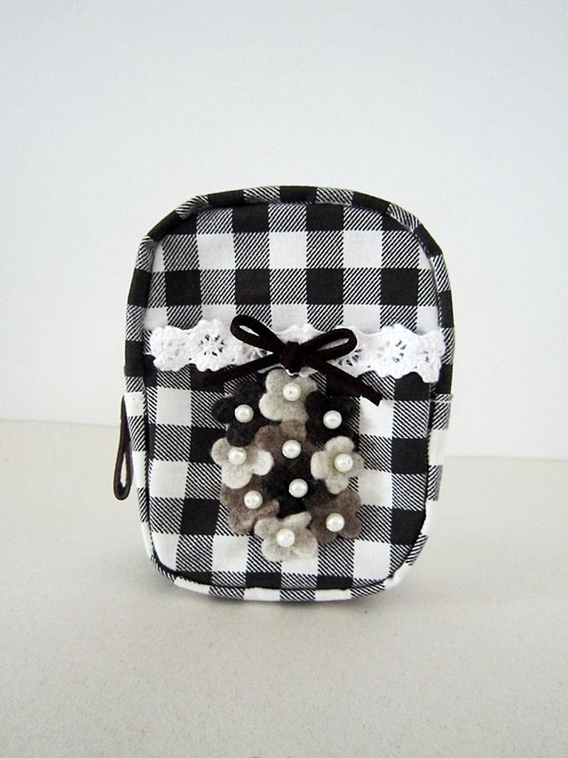 Lace Garden Plaid zipper bag - กระเป๋าใส่เหรียญ - ผ้าฝ้าย/ผ้าลินิน 