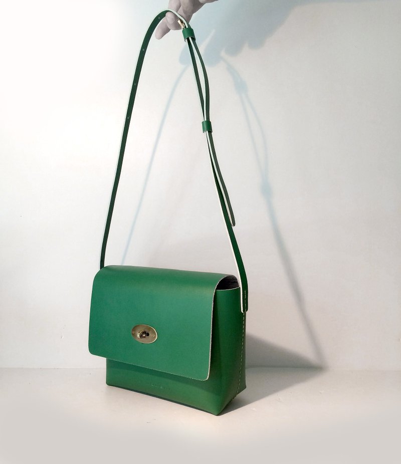 Zemoneni Postman shoulder bag green retro flavor - Messenger Bags & Sling Bags - Genuine Leather Green