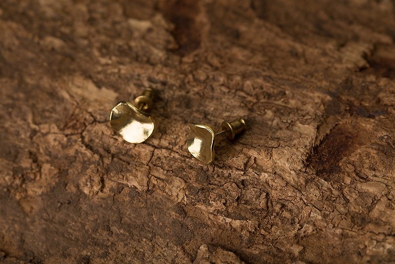 Cheeky thick-skinned hand Bronze earring / Clip-On - Earrings & Clip-ons - Other Metals Gold