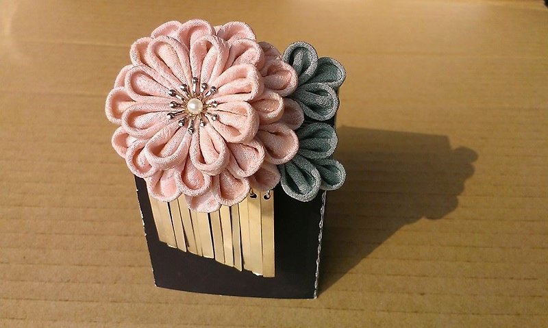 Jiang Chun Siu Chrysanthemum zu ma late fine Japanese cloth flowers and wind flower hairpin / hairpin / hair accessories / kimono hair accessories - Hair Accessories - Other Materials Pink
