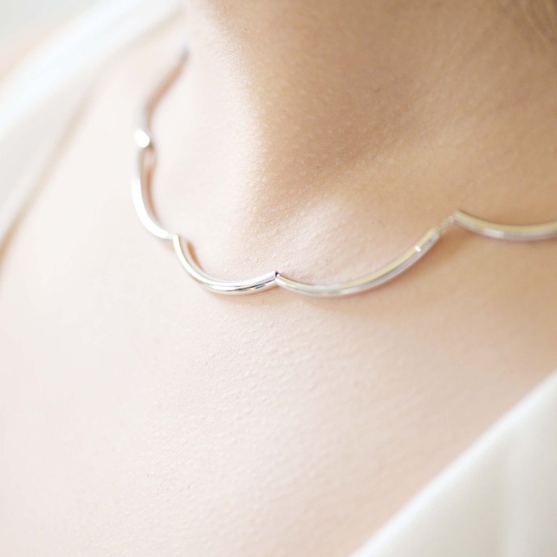 [Yancheng Gold Workshop] petal round tube necklace. 925 Silver - สร้อยคอ - เงินแท้ สีเทา