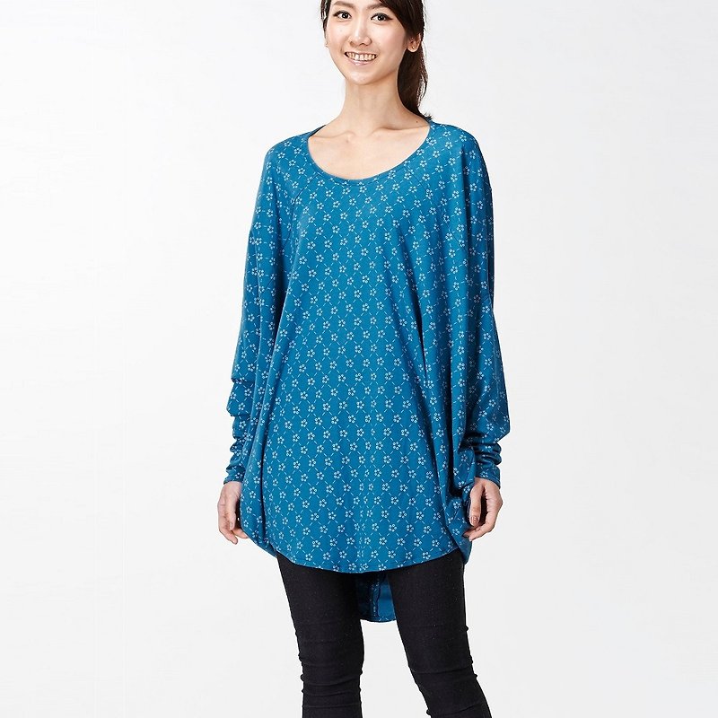 【Top】Dayuan Design Long Sleeve Top_Blue Flower - เสื้อผู้หญิง - วัสดุอื่นๆ สีน้ำเงิน