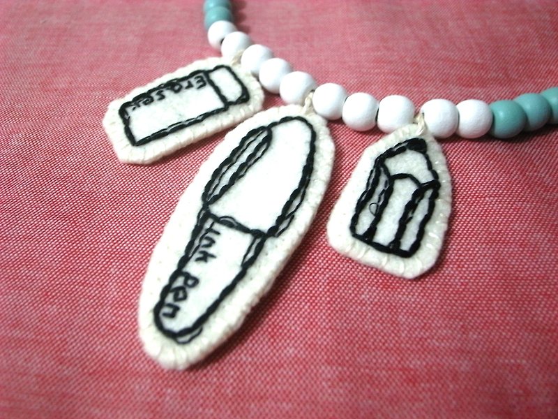 Sketch wind wood beads stationery embroidery necklace - สร้อยคอ - งานปัก ขาว
