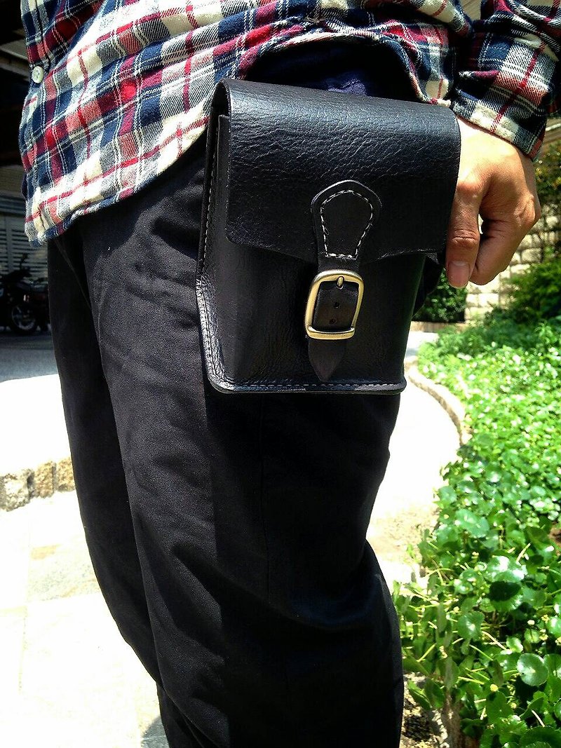 Hand-made fiber hand-stitched vegetable tanned leather belt bag with magnetic buckle - Other - Genuine Leather Black