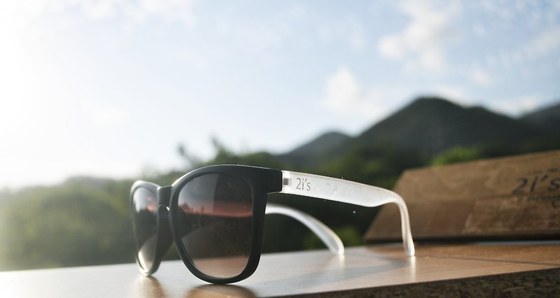 Sunglasses│Matt Black Frame│Brown Lens│UV400 protection│2is Pan - แว่นกันแดด - พลาสติก สีดำ