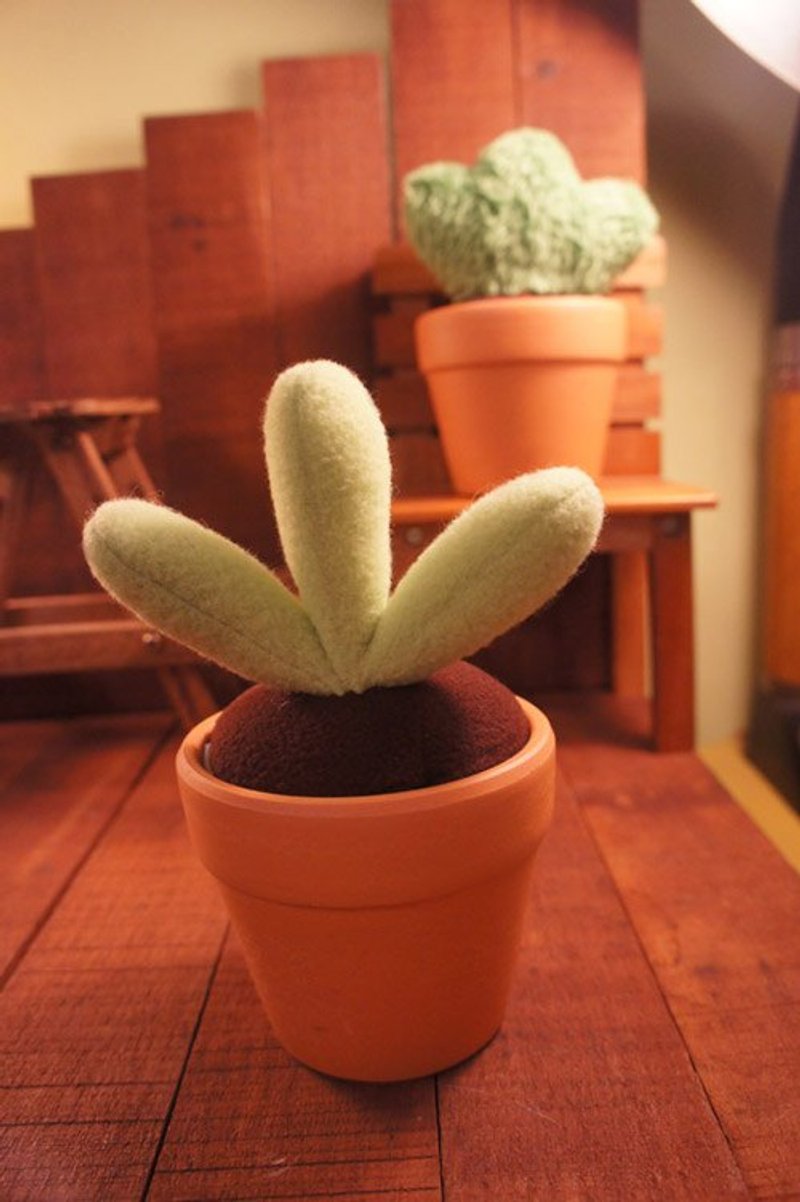 Handmade plant: clover small pot - อื่นๆ - วัสดุอื่นๆ สีเขียว