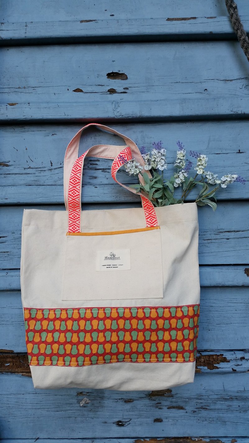 Cute fruit pattern, orange embroidered ribbon bag - กระเป๋าแมสเซนเจอร์ - วัสดุอื่นๆ ขาว