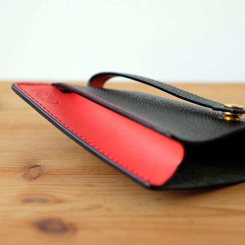 isni pull & push key bag deep red color special three-dimensional shape design - ที่ห้อยกุญแจ - หนังแท้ สีแดง