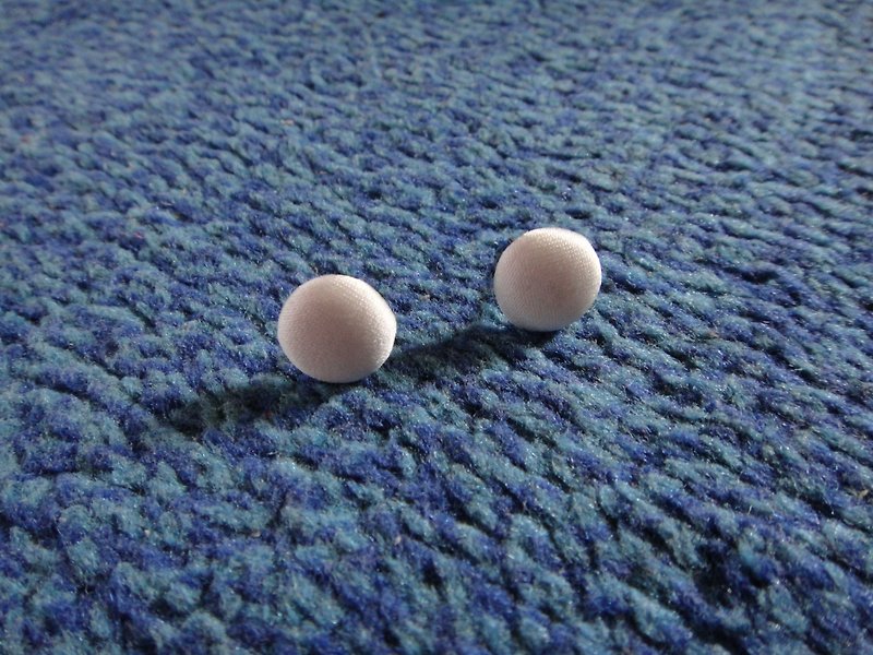 (C) in vain _ pink cloth button earrings C22BT / UY31 - Earrings & Clip-ons - Silk White