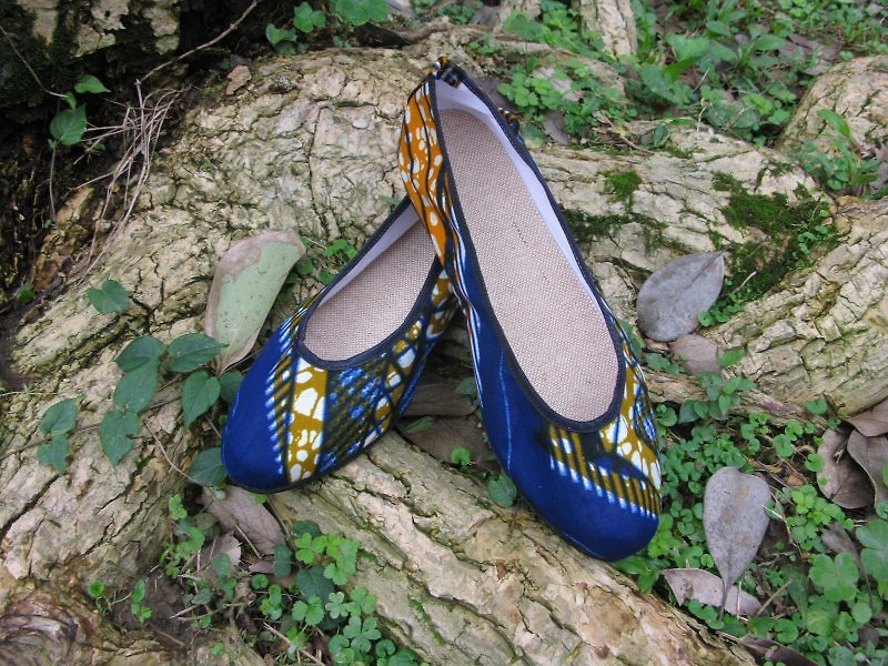 免郵優惠！洋嘎YOUNGA非洲花布鞋：燦爛大地 - รองเท้าลำลองผู้หญิง - วัสดุอื่นๆ 