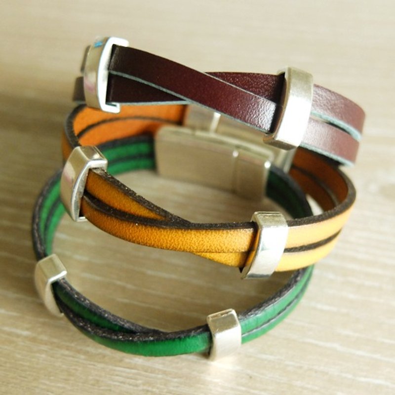 X flat leather bracelet - สร้อยข้อมือ - หนังแท้ หลากหลายสี