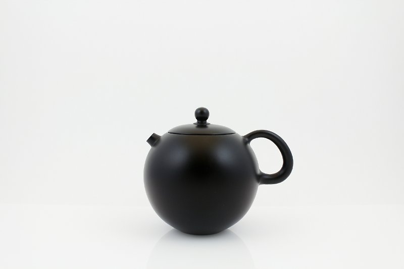 Carbonized Pour Shih Tzu Teapot - ถ้วย - ดินเผา สีดำ