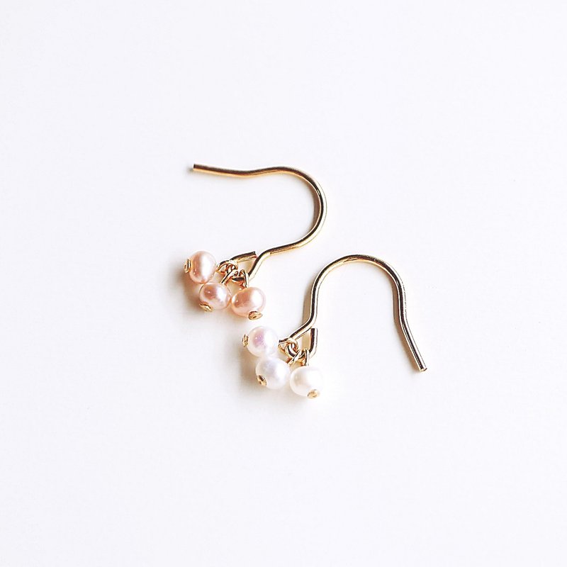 Mini String Natural Pearl Minimalist Earrings 14k GF Non-fading Daily Wild Natural Stone - ต่างหู - เครื่องเพชรพลอย ขาว