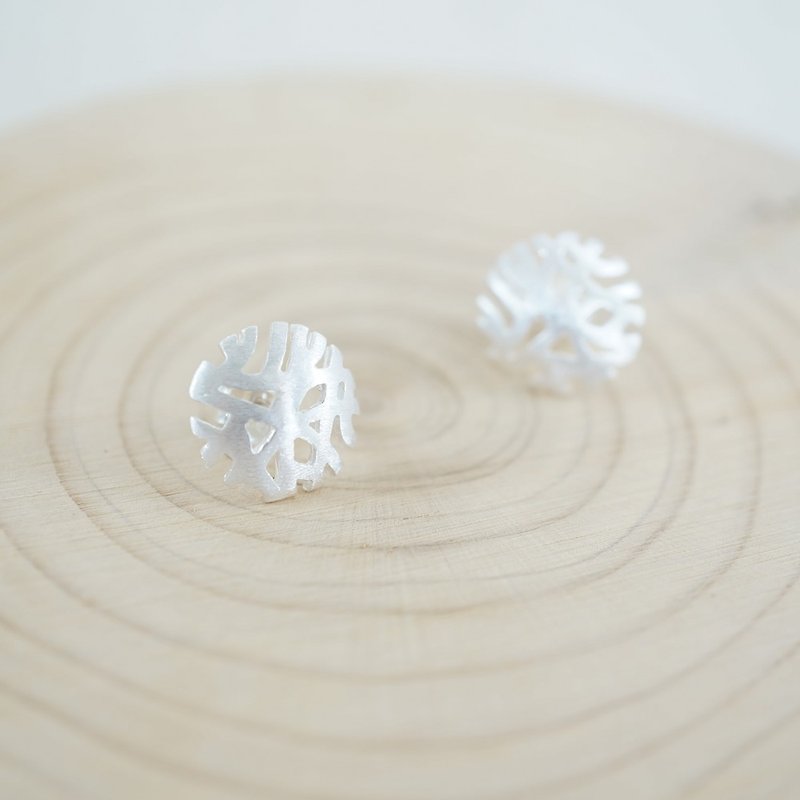 [ Cami Handicraft ] 霧面樹枝摟空耳環 - 純銀款 - 耳環/耳夾 - 其他金屬 灰色