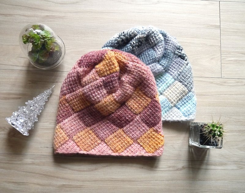 手作編織毛帽~ 菱形毛帽系列(粉黃紅) - 帽子 - 羊毛 粉紅色