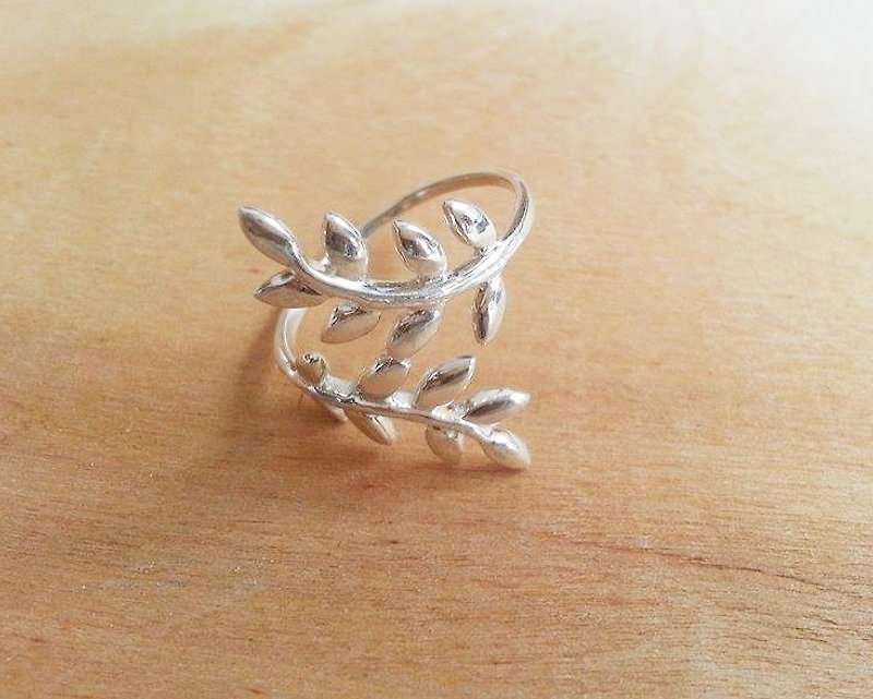 Olive leaf ring, Silver - 戒指 - 其他金屬 灰色