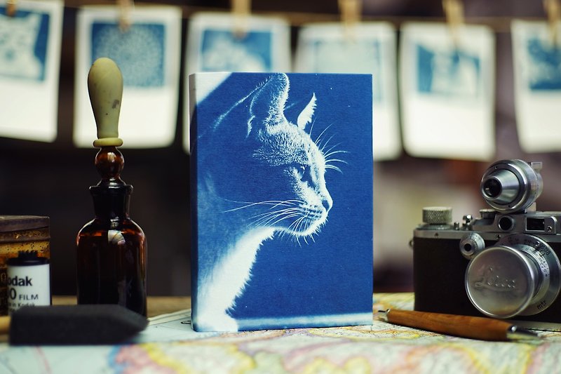 Handmade Blue Sun Notebook-Effort Cat - สมุดบันทึก/สมุดปฏิทิน - กระดาษ สีน้ำเงิน