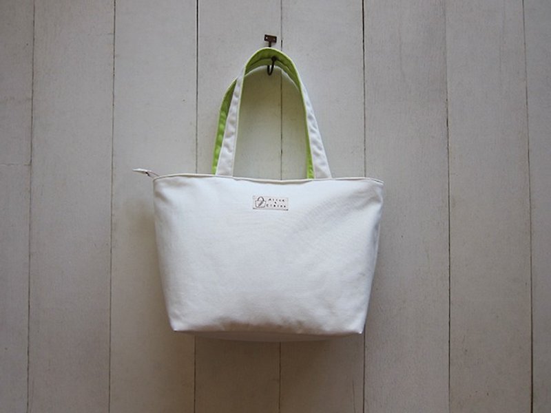 Dachshund zipper open tote bag-medium (white + fruit green) outer back patch pocket / outer zipper bag / water bottle bag - กระเป๋าแมสเซนเจอร์ - วัสดุอื่นๆ หลากหลายสี