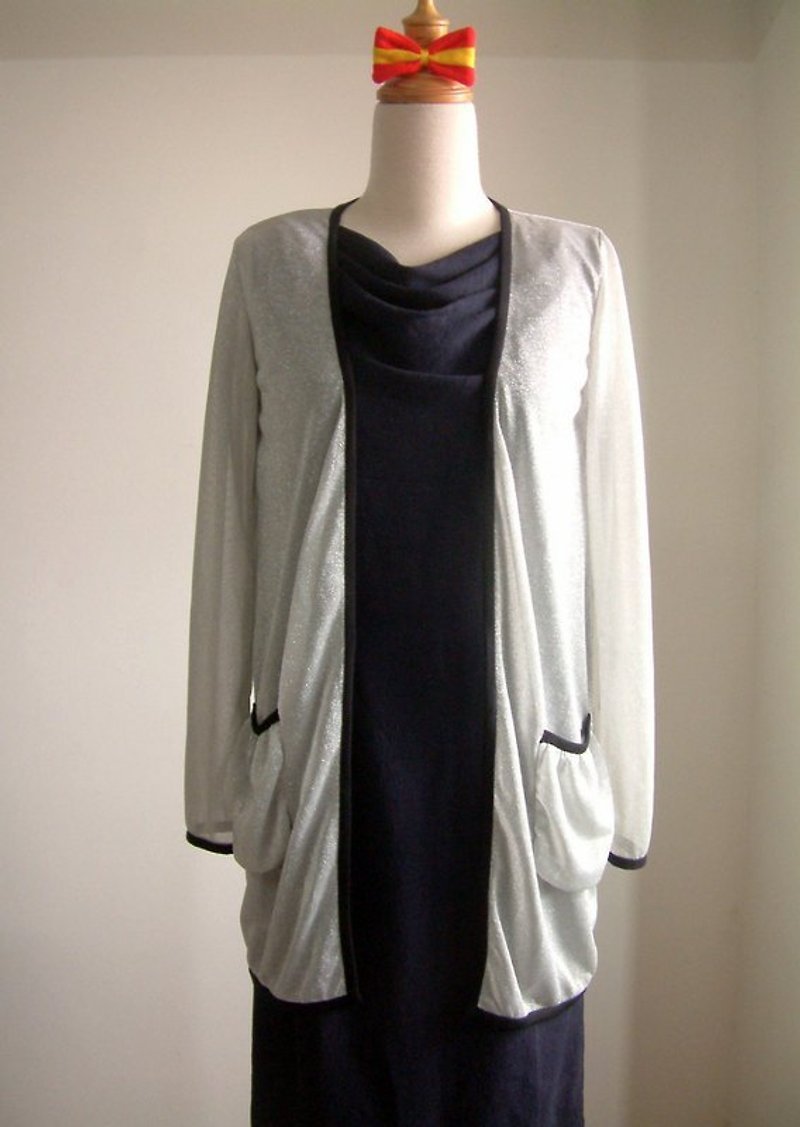 Shiny Silver long sleeve thin coat - เสื้อแจ็คเก็ต - วัสดุอื่นๆ สีเทา