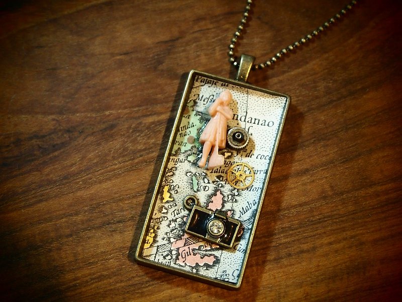 [Miniature museum-map] Steampunk style necklace - Necklaces - Other Metals Multicolor