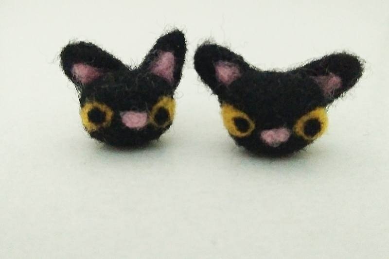 Miniyue wool felt mini ear ear black cat made of handmade in Taiwan - ต่างหู - ขนแกะ สีดำ