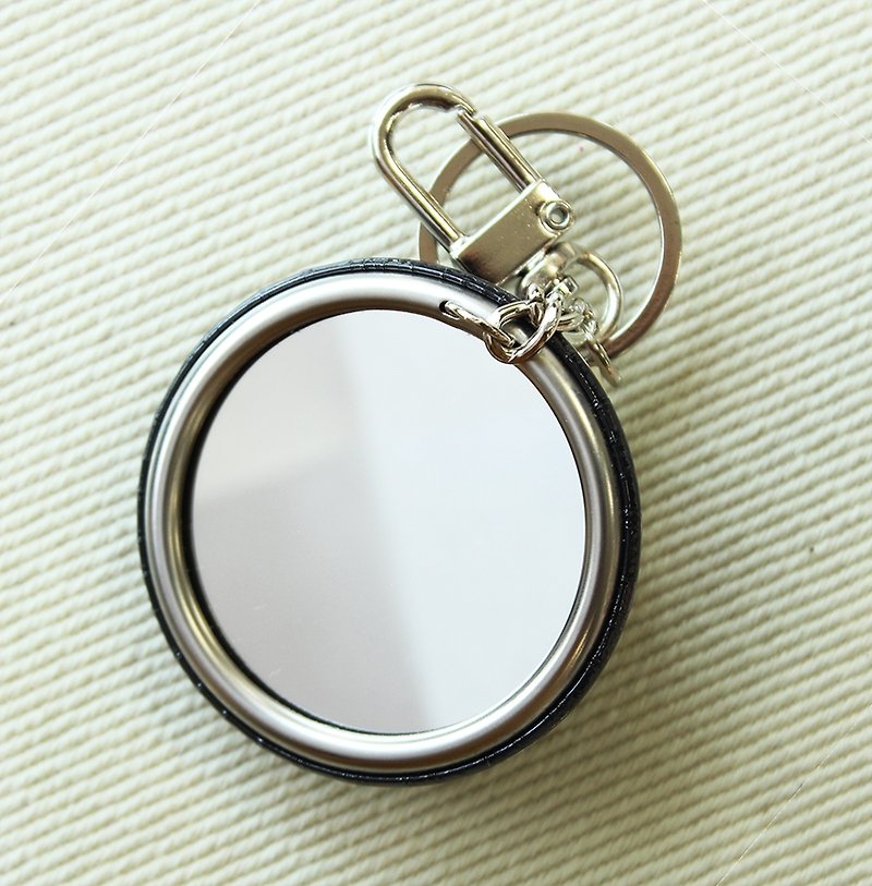 Little Women-Stainless Steel mirror key ring - พวงกุญแจ - วัสดุอื่นๆ สีแดง