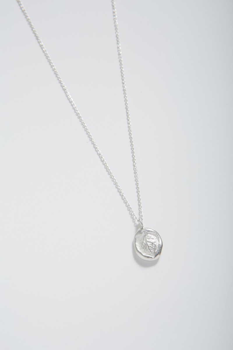 I-Shan13 Small Mint Lucky Stone Necklace - สร้อยคอ - โลหะ 
