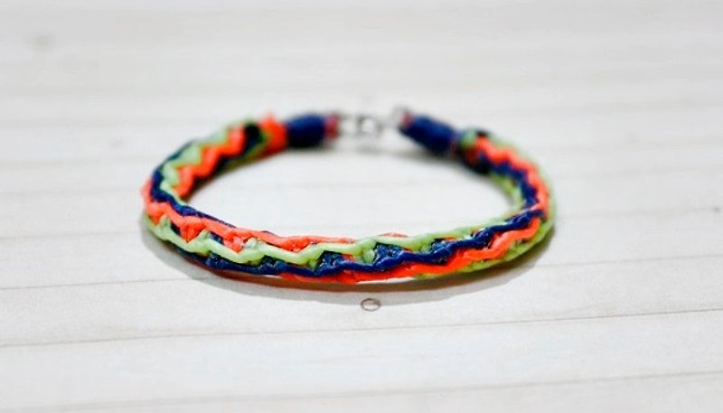 Hand-knitted silk Wax thread style <empty wire frame> //You can choose your own color// - สร้อยข้อมือ - ขี้ผึ้ง หลากหลายสี
