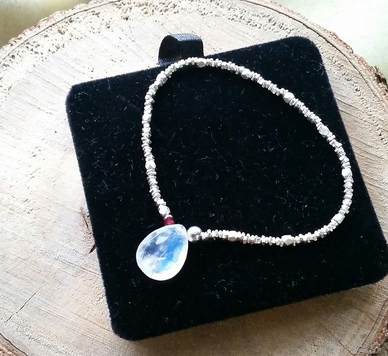 15mm Moonstone 925 silver bracelet(超強藍光-大尺寸) 月光石 /月亮石 訂製 925手工不規則純銀銀隔片手鍊 (15mm x 11mm) - 手鍊/手環 - 寶石 藍色