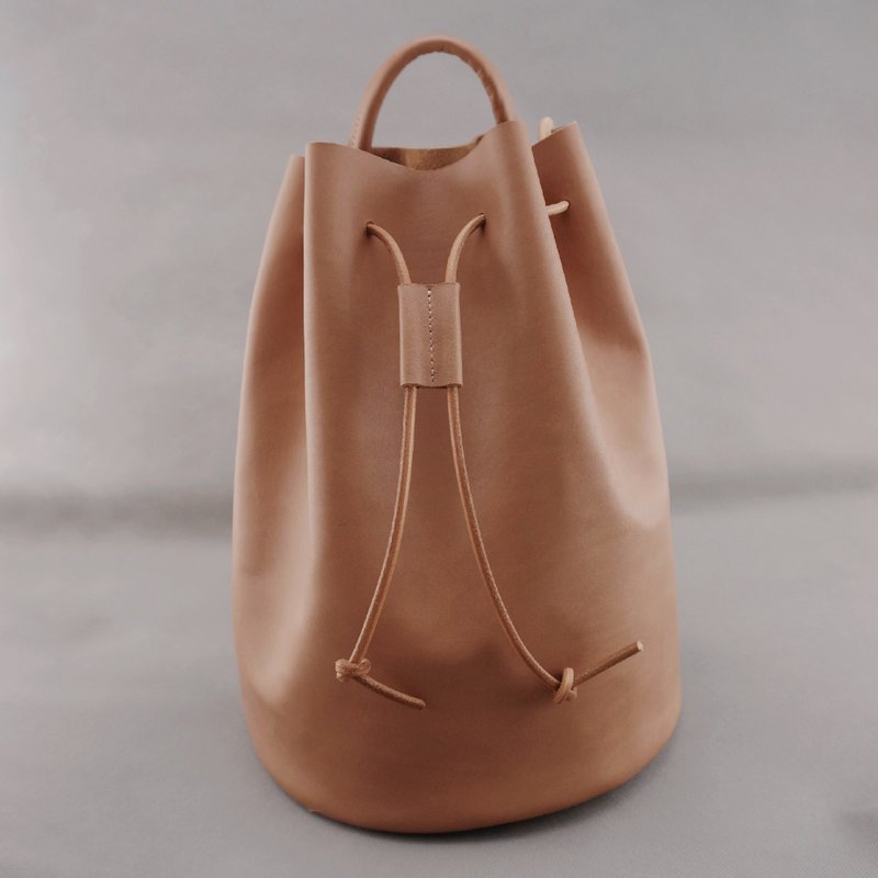 RRENAE Leatherware Bert伯特/奶茶色．手工真皮水桶包 - 側背包/斜背包 - 真皮 卡其色