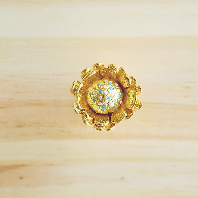 Hand carved Flower Ring, Gold plated, hand painted enamel - แหวนทั่วไป - โลหะ 