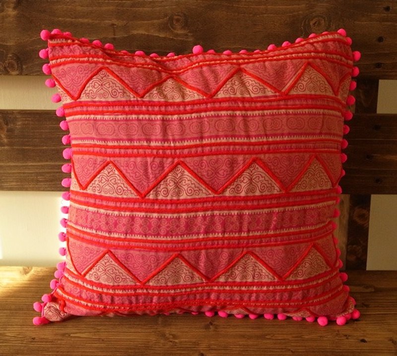 [Music] Fairtrade _ beat northern Thailand ethnic hand-woven hand-made batik pillow cover (Yamagata _ Pink) - หมอน - ผ้าฝ้าย/ผ้าลินิน สึชมพู
