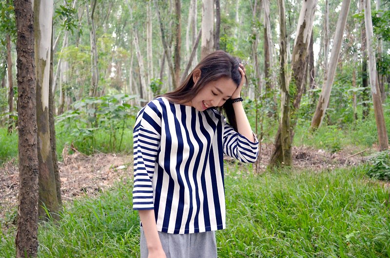 [HIKIDASHI] blue striped off shoulder blouse stitching - เสื้อผู้หญิง - ผ้าฝ้าย/ผ้าลินิน หลากหลายสี