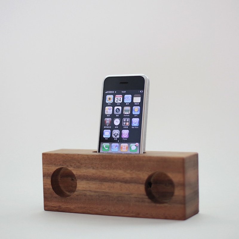 Red Wood iphone loud speaker designer and creative sound - ลำโพง - วัสดุอื่นๆ สีนำ้ตาล