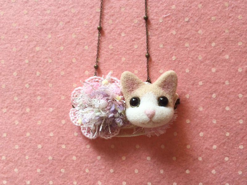 Wool felt - a small yellow cat crocheted wool necklace - Necklaces - Wool Pink