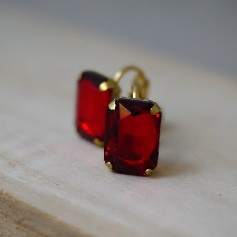 [* Charlene ‧ gold jewelry] diva series - ‧ red octagonal glass needle earrings - ต่างหู - โลหะ สีแดง