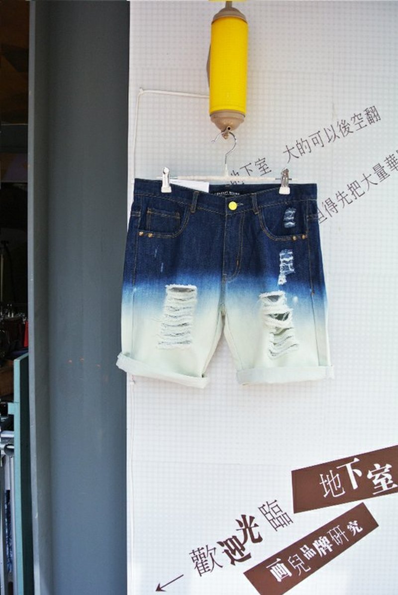 男朋友可以穿這麼帥嗎?被媽媽染壞牛仔短褲 - 男長褲/休閒褲 - 其他材質 藍色