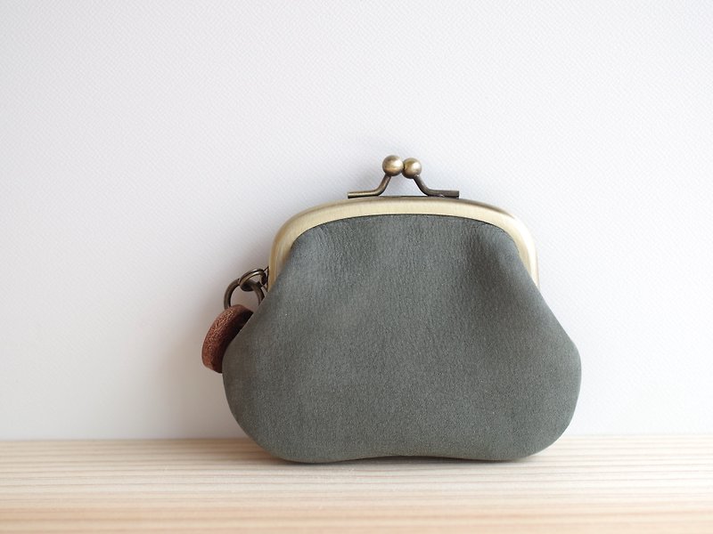 Nubuck leather purse pale green - กระเป๋าใส่เหรียญ - กระดาษ สีเขียว