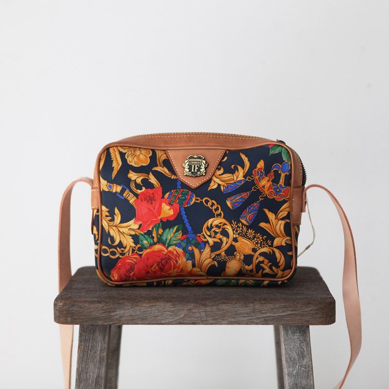 A ROOM MODEL - VINTAGE，BC-1814 International Flyer黑色花繪小方包 - 側背包/斜背包 - 真皮 藍色