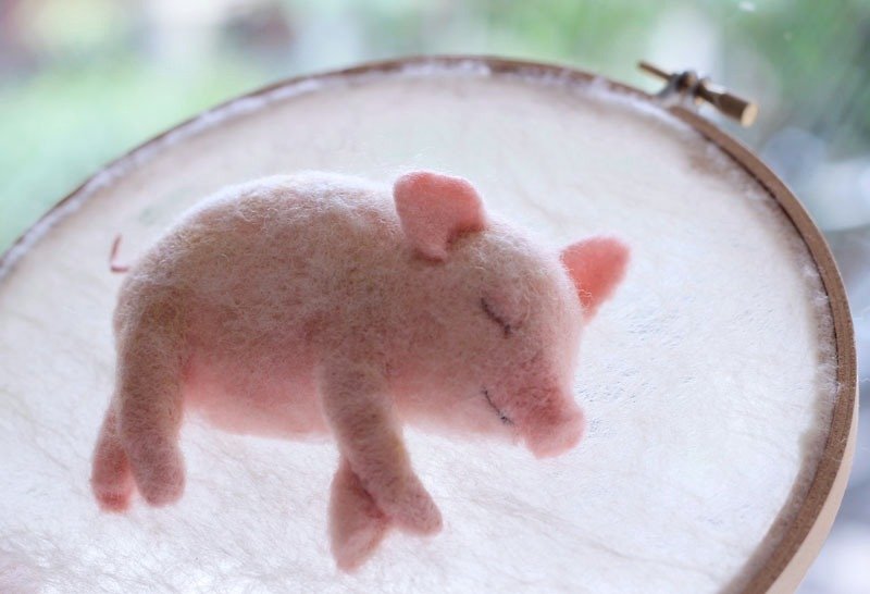 Pink Pig ♣ wool felt brooch - Brooches - Wool Pink